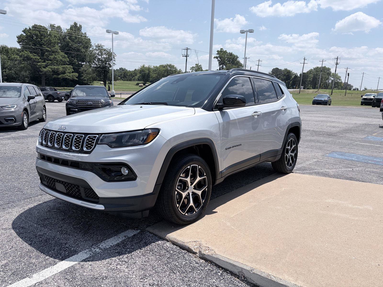 Used 2024 Jeep Compass Limited AWD/4WD image 7