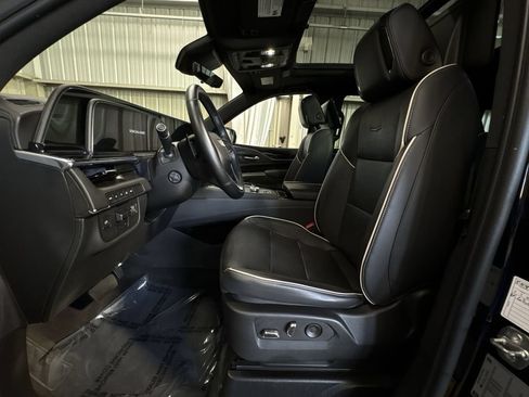 Used 2023 Cadillac Escalade Sport AWD/4WD image 13