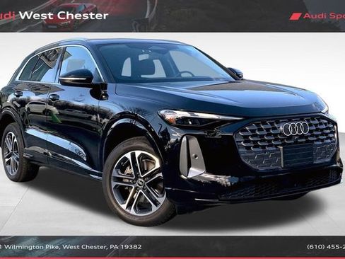 Used 2025 Audi Q5 Premium w/ Convenience Package image 1