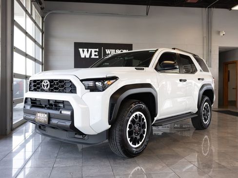Certified 2025 Toyota 4Runner TRD Off-Road AWD/4WD image 2