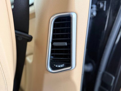 Used 2019 Porsche Panamera RWD image 36