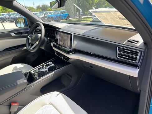 Used 2024 Volkswagen Atlas Cross Sport SEL Premium R-Line image 40