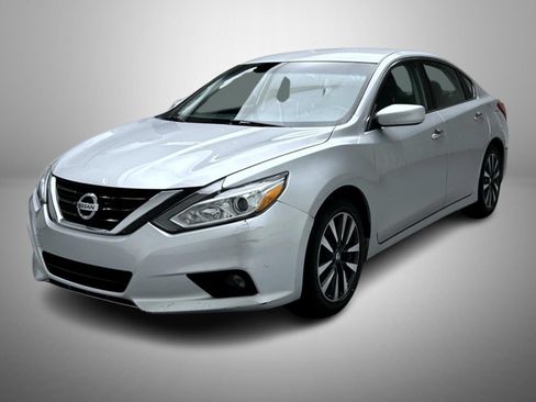 Used 2017 Nissan Altima 2.5 SV FWD image 1