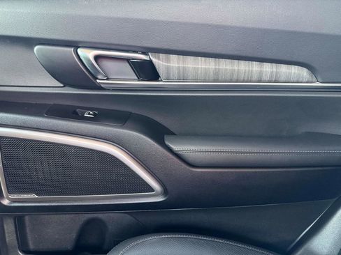 Used 2024 Kia Telluride EX w/ EX Captain's Chair Package image 20