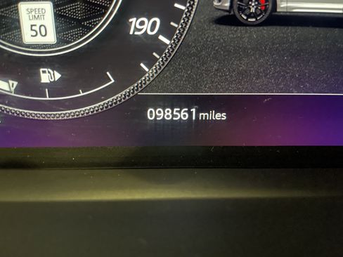 Used 2019 Land Rover Range Rover Sport SVR image 25