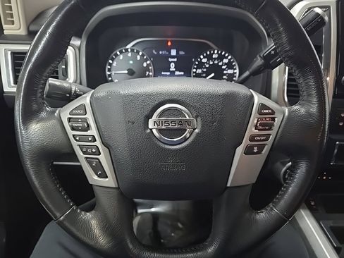 Used 2021 Nissan Titan SV w/ SV Convenience Package image 18