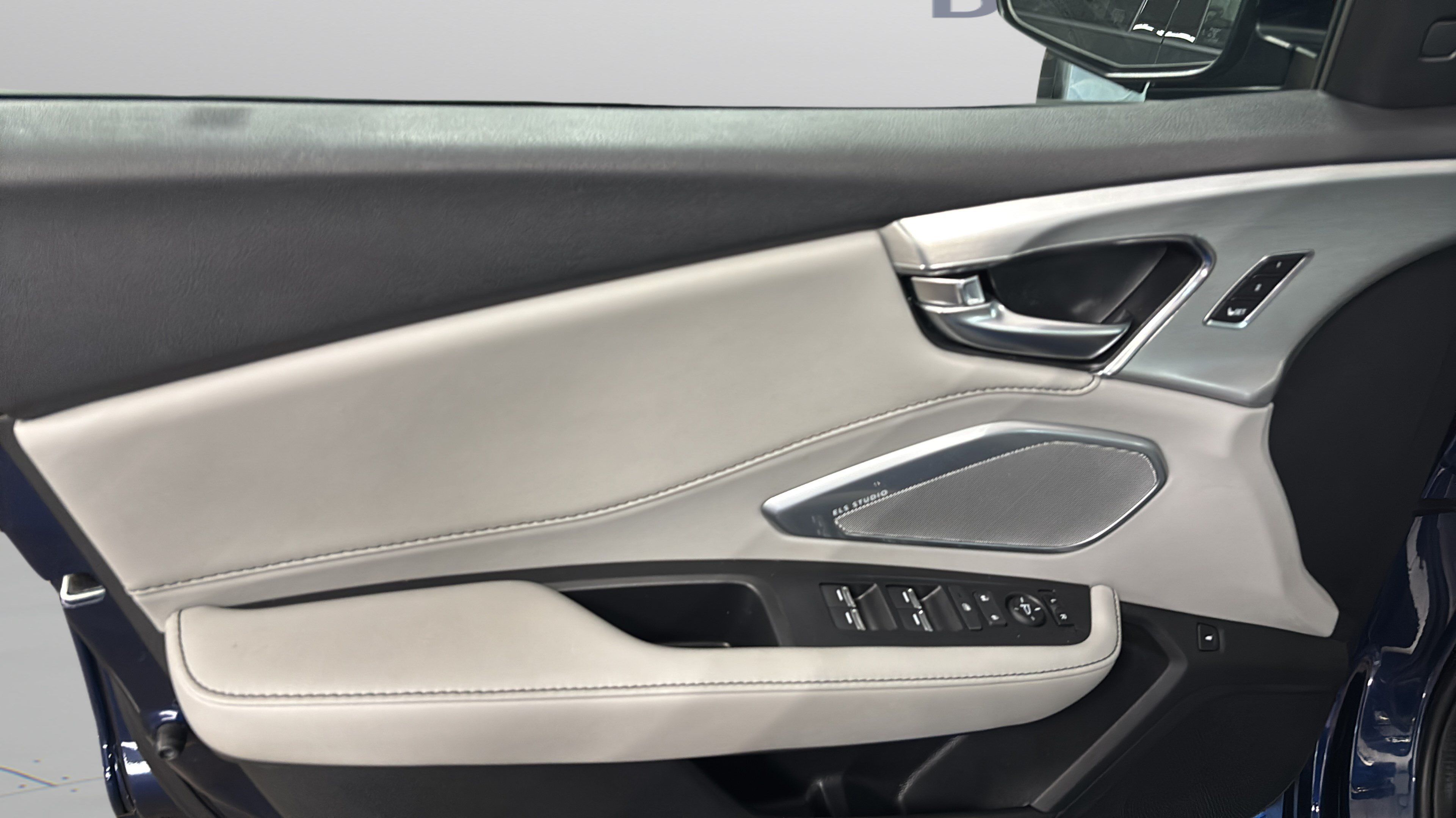 Used 2023 Acura RDX w/ Technology Package FWD image 11