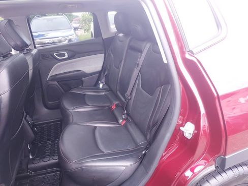 Used 2022 Jeep Compass Latitude w/ Sun and Sound Group AWD/4WD image 31