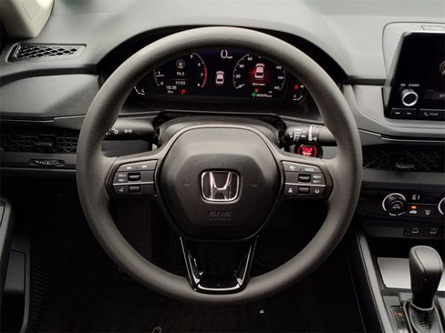 Used 2025 Honda Accord LX image 24