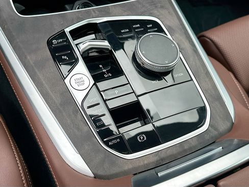 Used 2024 BMW X5 sDrive40i w/ Parking Assistance Package image 17