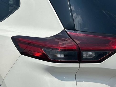 Used 2022 Nissan Rogue SV AWD/4WD image 9