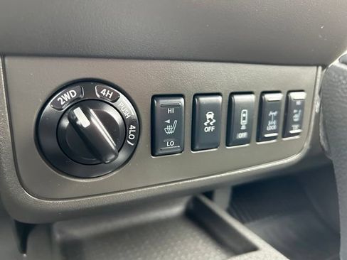 Used 2020 Nissan Frontier PRO-4X w/ Pro-4x Utility Package AWD/4WD image 20