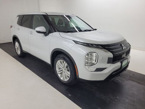 Used 2022 Mitsubishi Outlander ES AWD/4WD image 13