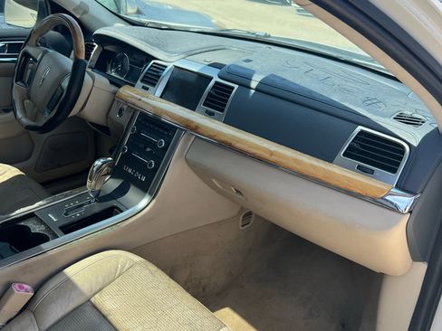 Used 2009 Lincoln MKS image 4