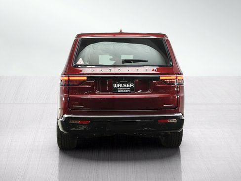 Used 2022 Jeep Wagoneer Series III w/ Premium Group I AWD/4WD image 4