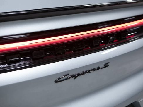 Certified 2025 Porsche Cayenne S image 38