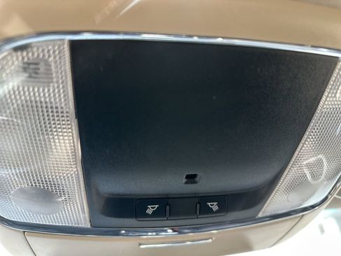 Used 2017 Chrysler 300 Limited image 18
