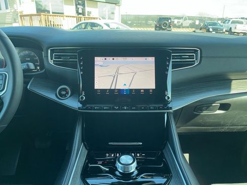 Used 2024 Jeep Wagoneer Series II w/ Flexible Seating Group image 13