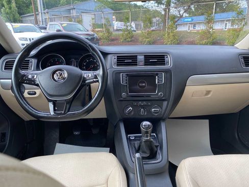 Used 2017 Volkswagen Jetta SE FWD image 7
