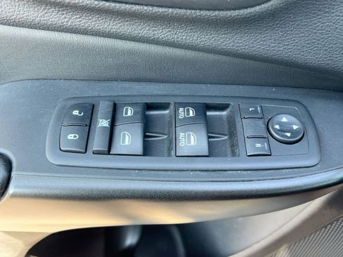 Used 2019 Jeep Cherokee Trailhawk AWD/4WD image 17
