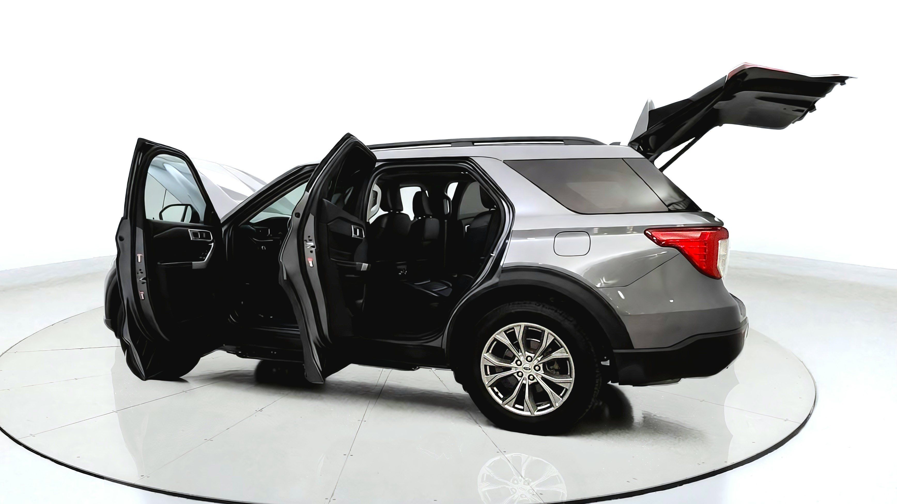 Used 2022 Ford Explorer XLT w/ Equipment Group 202A AWD/4WD image 12