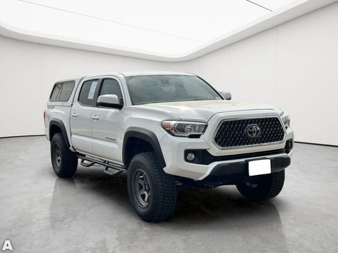 Used 2019 Toyota Tacoma TRD Off-Road w/ Technology Package AWD/4WD image 7