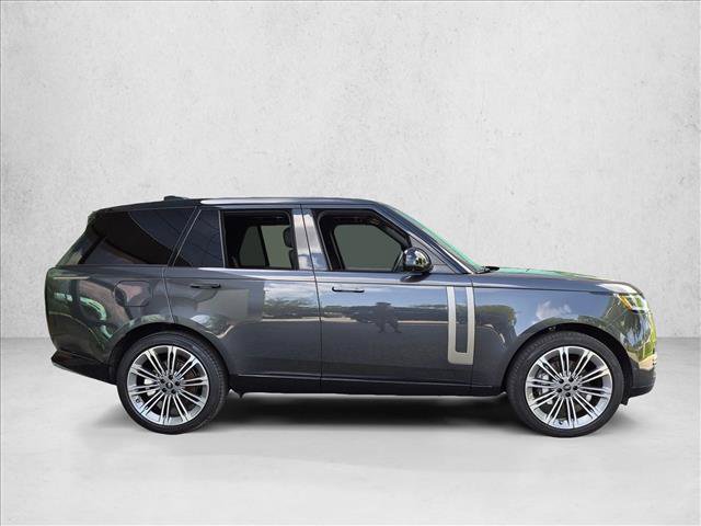 Used 2025 Land Rover Range Rover SE AWD/4WD image 4