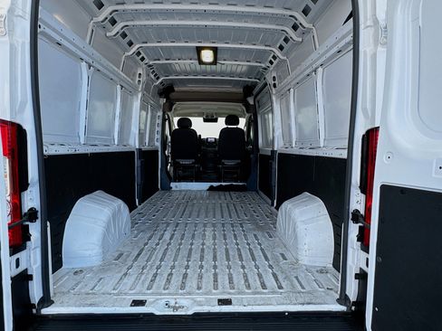 Used 2025 RAM ProMaster 2500 w/ Convenience Group FWD image 15