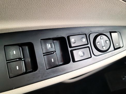 Used 2011 Ford Edge SE image 15