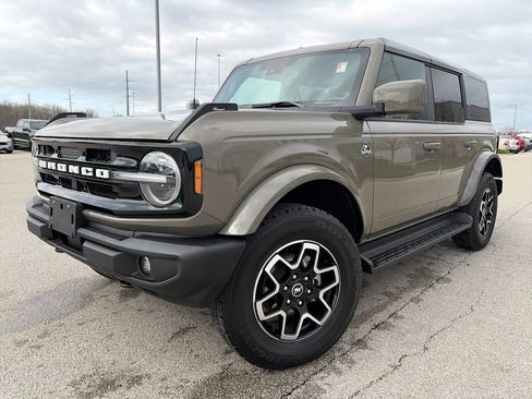 Used 2025 Ford Bronco Outer Banks AWD/4WD image 3