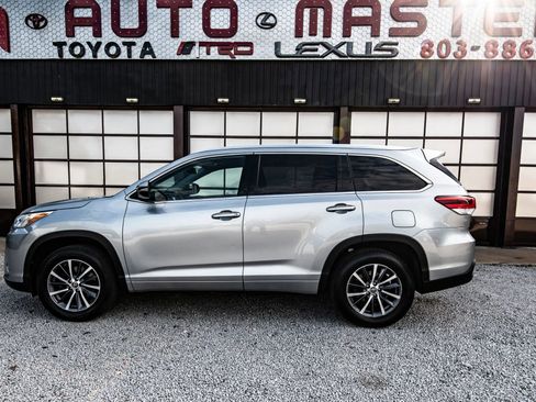Used 2018 Toyota Highlander XLE FWD image 3
