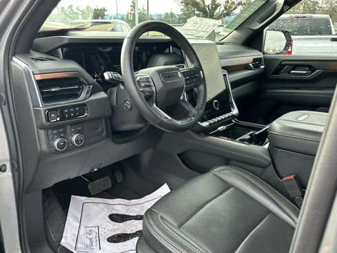 Certified 2025 GMC Yukon XL Denali image 9