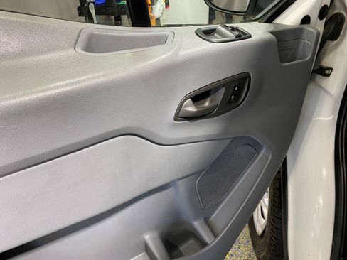 Used 2019 Ford Transit 250 130 Low Roof w/ Exterior Upgrade Package RWD image 7