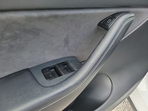 Used 2021 Tesla Model Y Performance AWD/4WD image 16