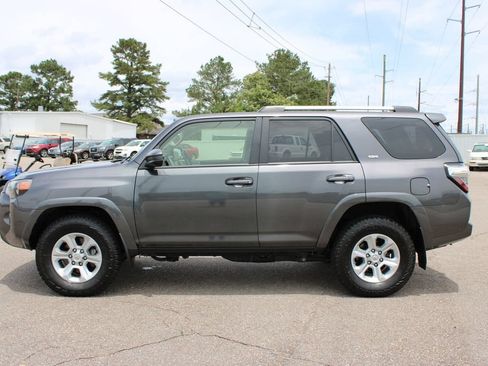 Used 2021 Toyota 4Runner SR5 AWD/4WD image 3