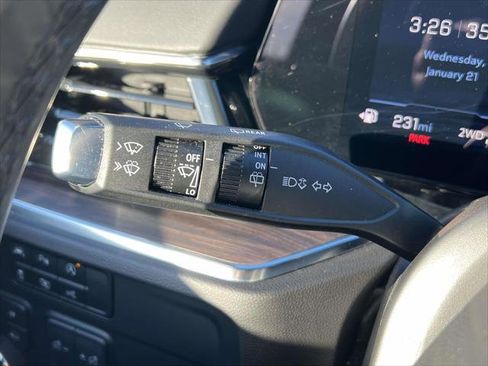 Used 2025 Chevrolet Suburban LT image 24