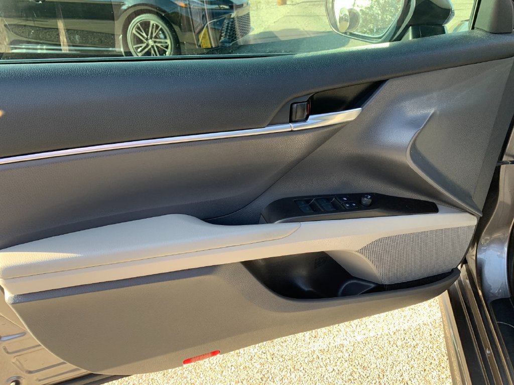 Used 2021 Toyota Camry SE w/ Cold Weather Package FWD image 12