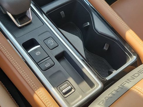 Certified 2026 Nissan Pathfinder Platinum FWD image 29