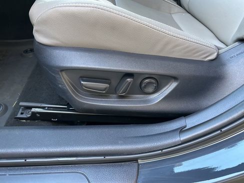 Used 2025 Toyota Camry SE image 37