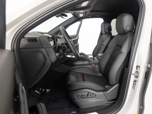Certified 2026 Porsche Cayenne E-Hybrid AWD/4WD image 5