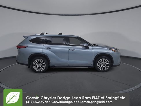 Used 2023 Toyota Highlander Platinum FWD image 17