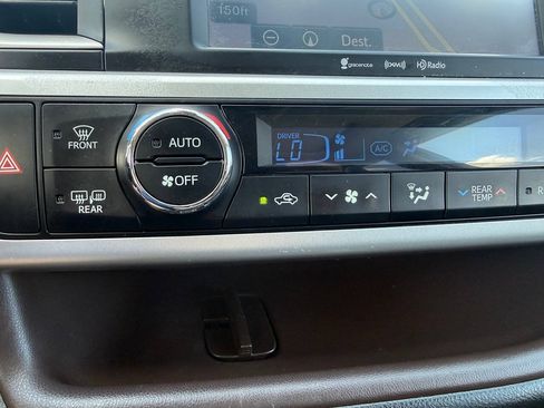 Used 2019 Toyota Highlander XLE AWD/4WD image 45