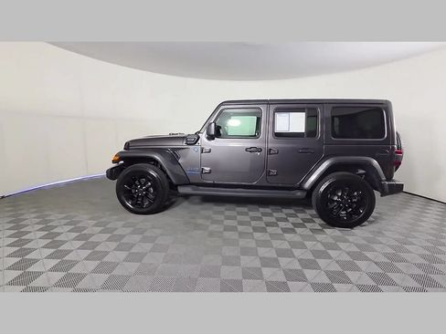 Used 2025 Jeep Wrangler Unlimited Sahara AWD/4WD image 48