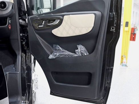 Used 2024 Mercedes-Benz Sprinter 3500 image 40