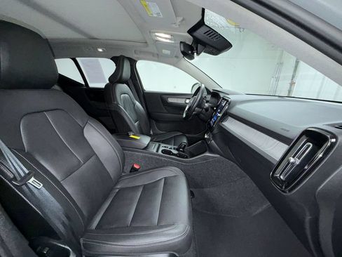 Used 2025 Volvo XC40 B5 Core AWD/4WD image 18