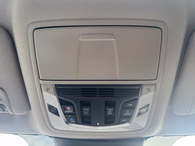 Used 2024 Acura MDX w/ Technology Package FWD image 32