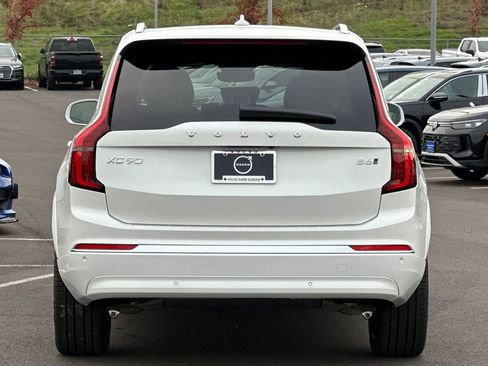 New 2026 Volvo XC90 B6 Plus w/ Protection Package Premier image 4