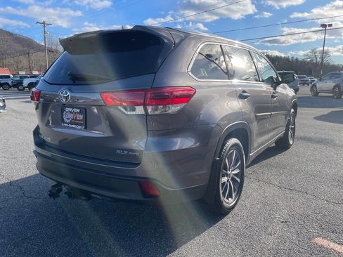 Used 2018 Toyota Highlander XLE image 9