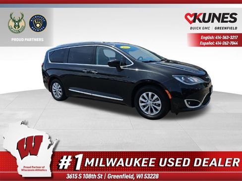 Used 2018 Chrysler Pacifica Touring-L w/ Advanced Safetytec Group FWD image 1