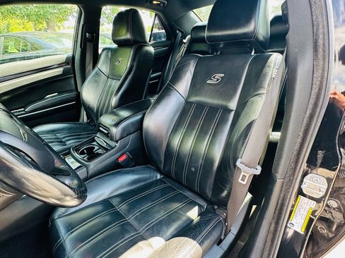 Used 2019 Chrysler 300 S image 25